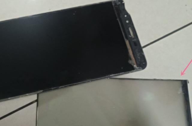 怎么拆手机后盖_华为手机怎么拆开
