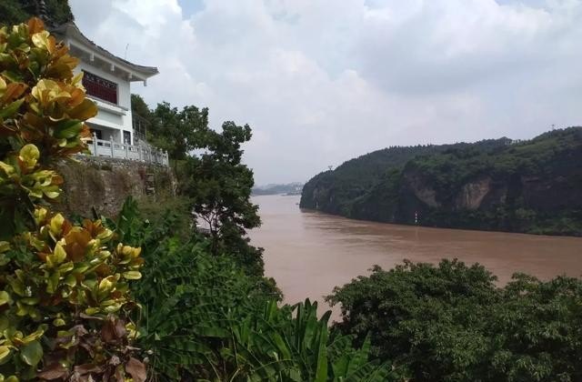 想出去旅游，没坐过轮船，想坐轮船，去哪里玩比较合适呢，坐轮船旅游