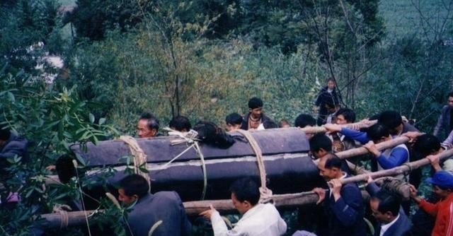 农村死人怎么出殡_平辈过世祭奠注意事项 - 华夏历史