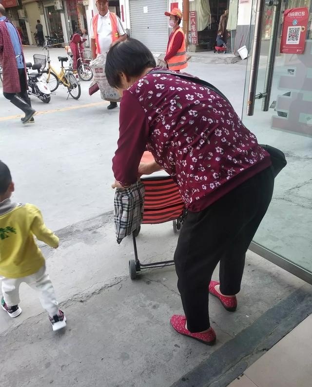 没人帮忙带孩子如何处理 没人带孩子怎么办