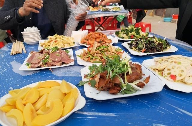 国内最热门的小吃有哪些,赣州美食推荐生腌肉串加盟