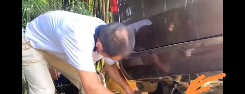 汽车陷在泥里打滑出不来怎么办_当机动车的驱动轮打滑（空转）时，应该怎么办