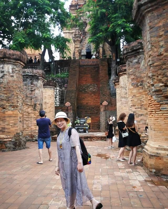 6月塞罕坝旅游带什么衣服，旅游衫