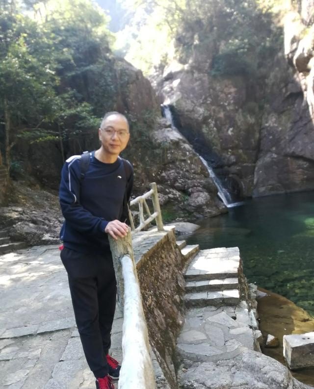 6月塞罕坝旅游带什么衣服，旅游衫