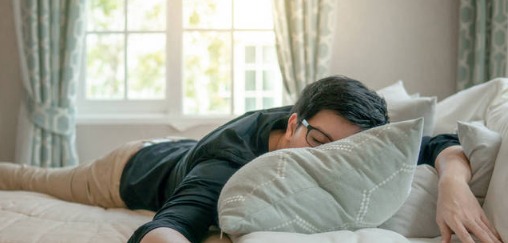 头部摔伤，然后出血了要怎么处理的呢_脑袋磕破，流血了，不缝针，++可以吗