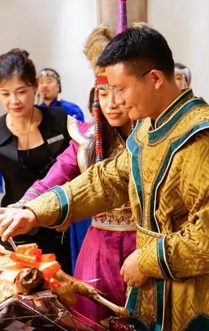 云南曲靖的黄焖羊肉哪家好吃，郑州香香美食推荐的羊排店在哪个位置啊多少钱
