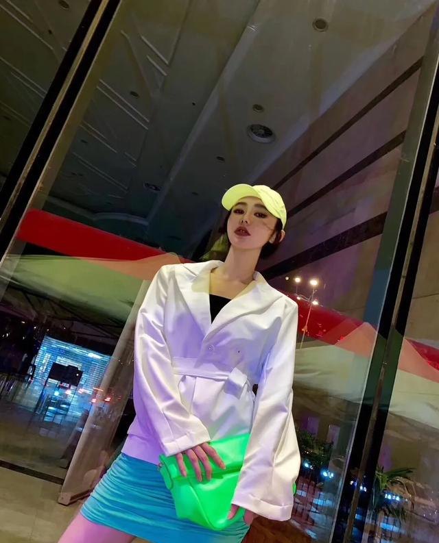 中老年牙齿上有黑点，牙齿黑黑的怎么办