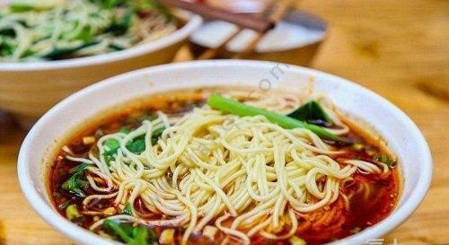 重庆最具特色的小吃是什么，重庆有哪些美食推荐特色菜品好吃的