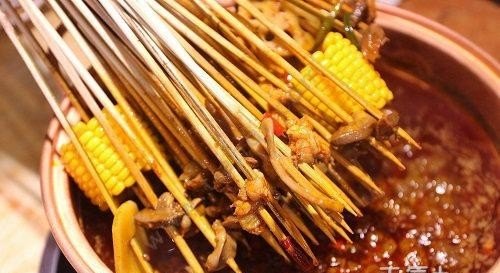 重庆最具特色的小吃是什么，重庆有哪些美食推荐特色菜品好吃的