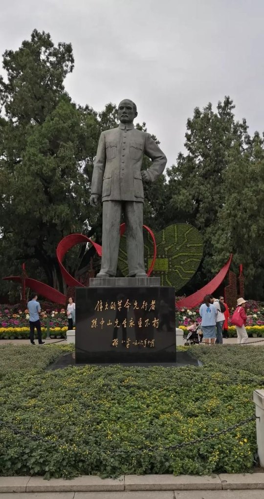 跑跑卡丁车要关服了吗，皮蛋猪和平精英 - 小牛游戏
