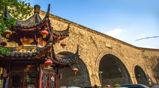 南京明城墙有多少年历史_南京玄武湖城墙介绍 - 华夏历史