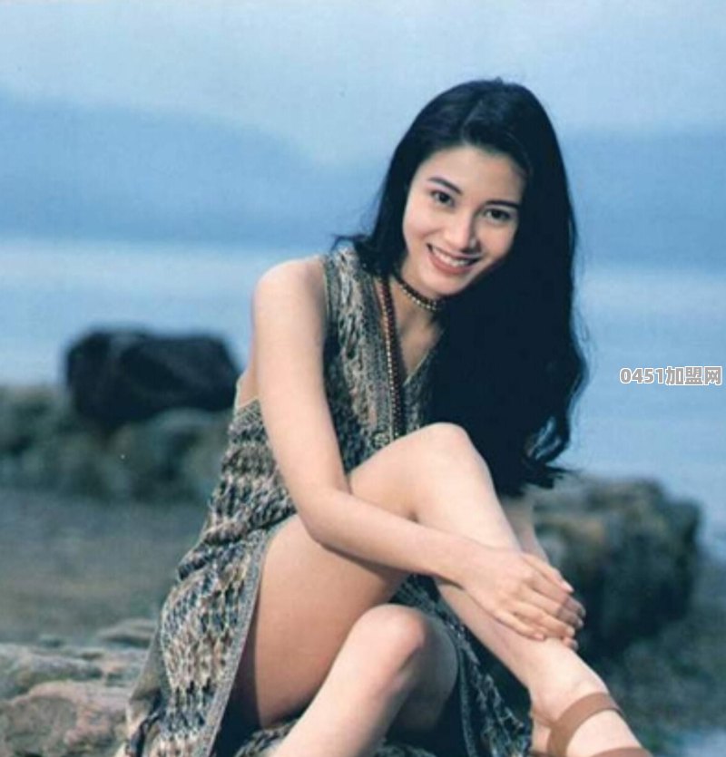 穿短裙出镜“惊艳”到你的女明星是谁