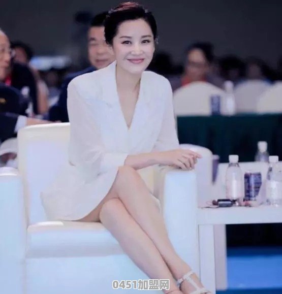 穿短裙出镜“惊艳”到你的女明星是谁