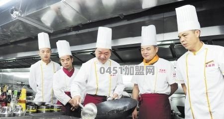 你认为长沙湘菜界目前有哪几位湘菜泰斗？有哪些你认为美味的湘菜推荐