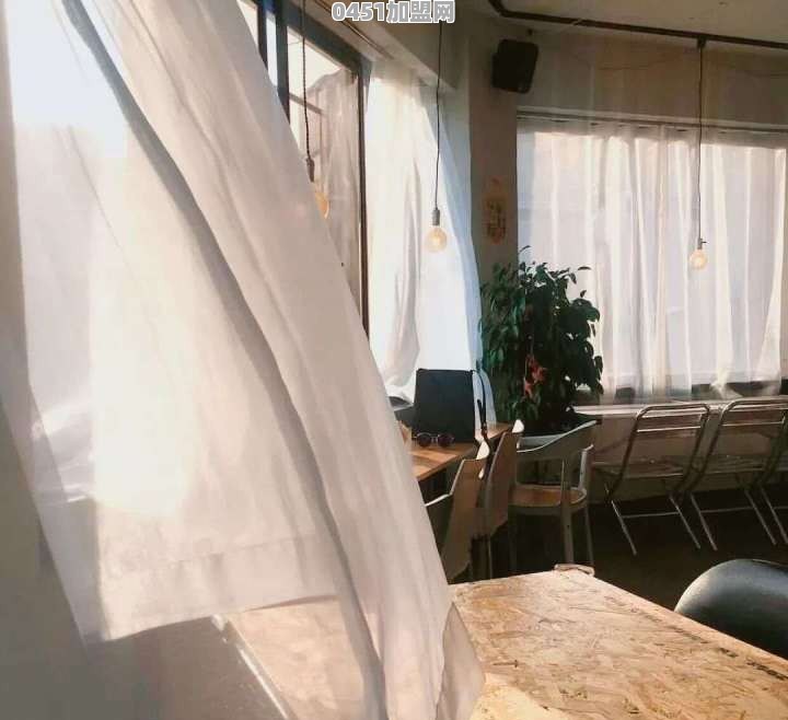 广州一网红餐厅，菜名低俗露骨，网友表示吃饭不敢带孩子，你怎么看
