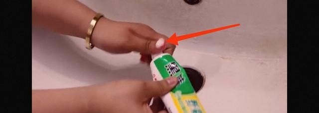 白鞋子发黄洗白小窍门在家自洗