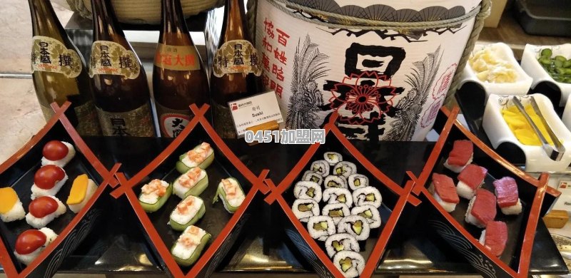 想开一家店，目前预期餐饮或快递超市，大家觉得哪个好弄些