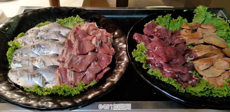 想开一家店，目前预期餐饮或快递超市，大家觉得哪个好弄些