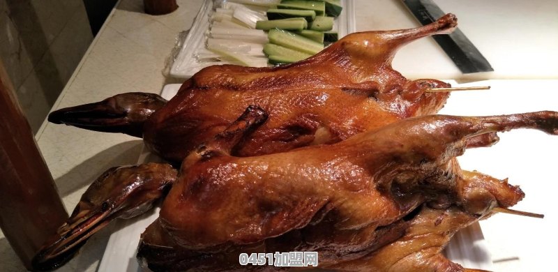 想开一家店，目前预期餐饮或快递超市，大家觉得哪个好弄些