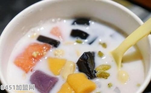 白切鸡应该怎么做才最正宗呢？一般用什么酱料
