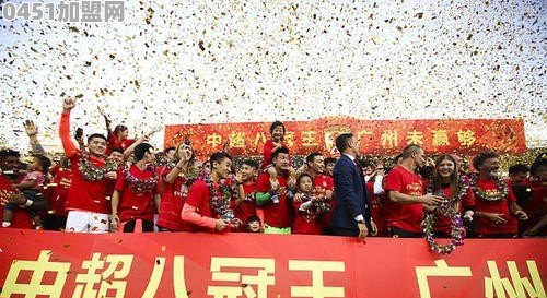 郭士强正式签约广州男篮，他的年薪有多少？会比辽宁时期高吗