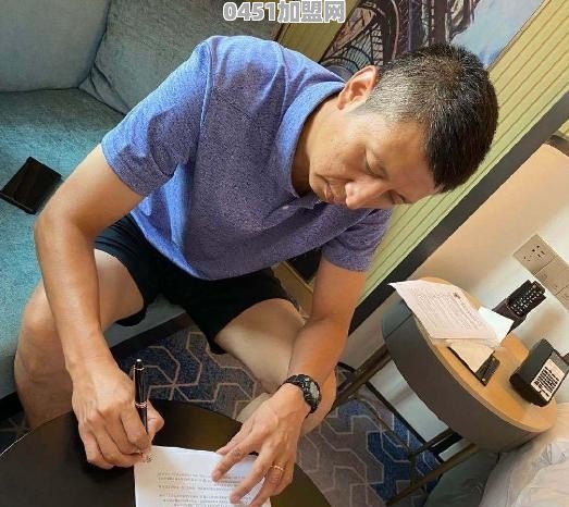郭士强正式签约广州男篮，他的年薪有多少？会比辽宁时期高吗