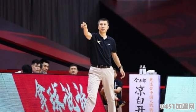 郭士强正式签约广州男篮，他的年薪有多少？会比辽宁时期高吗