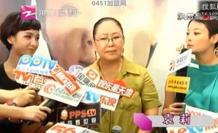 明星在参加活动或被采访时，发生过哪些尴尬或搞笑的事