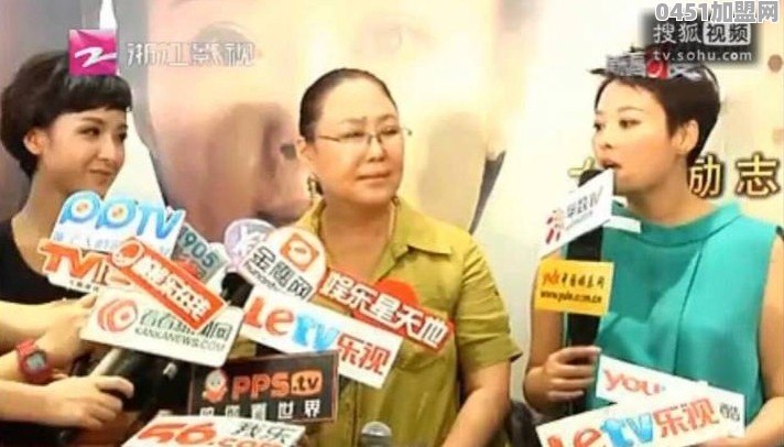 明星在参加活动或被采访时，发生过哪些尴尬或搞笑的事