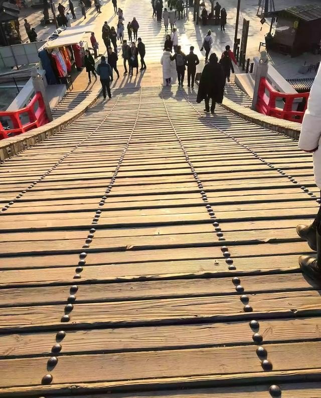 我想出去旅游，但是又不想花钱，怎么办