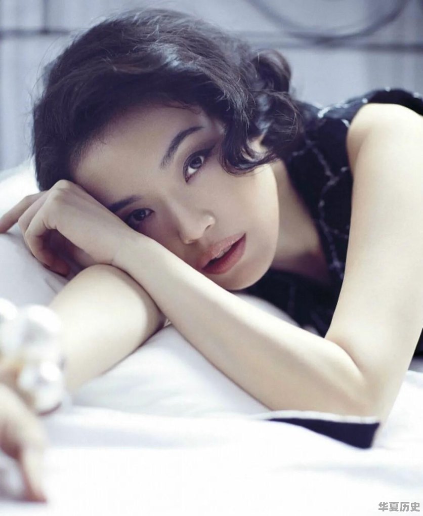 为什么三里屯有些端着高端相机和大长焦的人在那里拍照 - 华夏历史