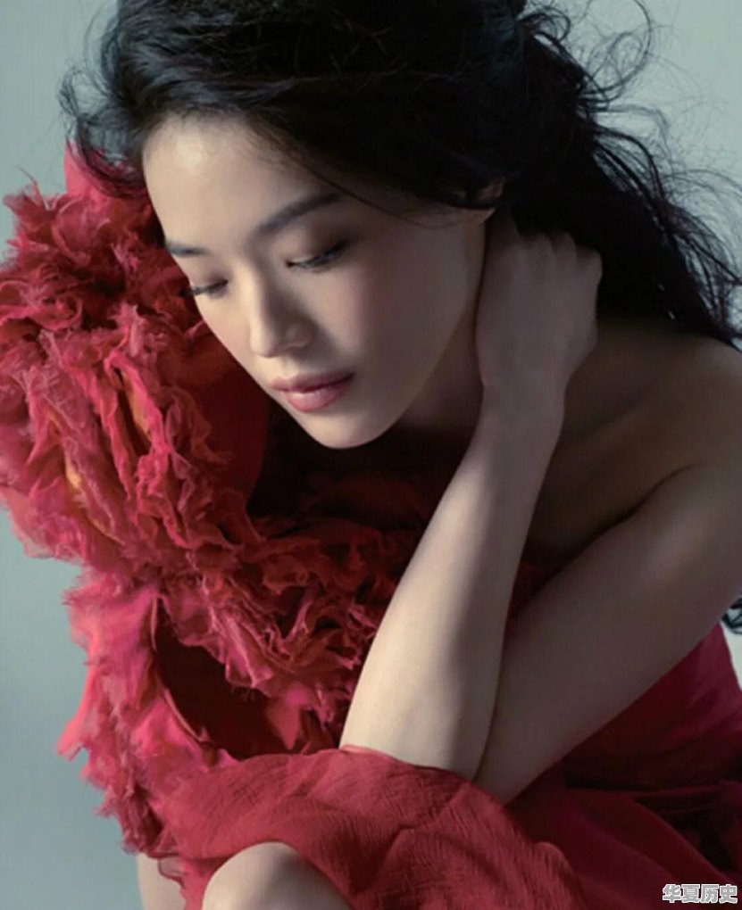 为什么三里屯有些端着高端相机和大长焦的人在那里拍照 - 华夏历史