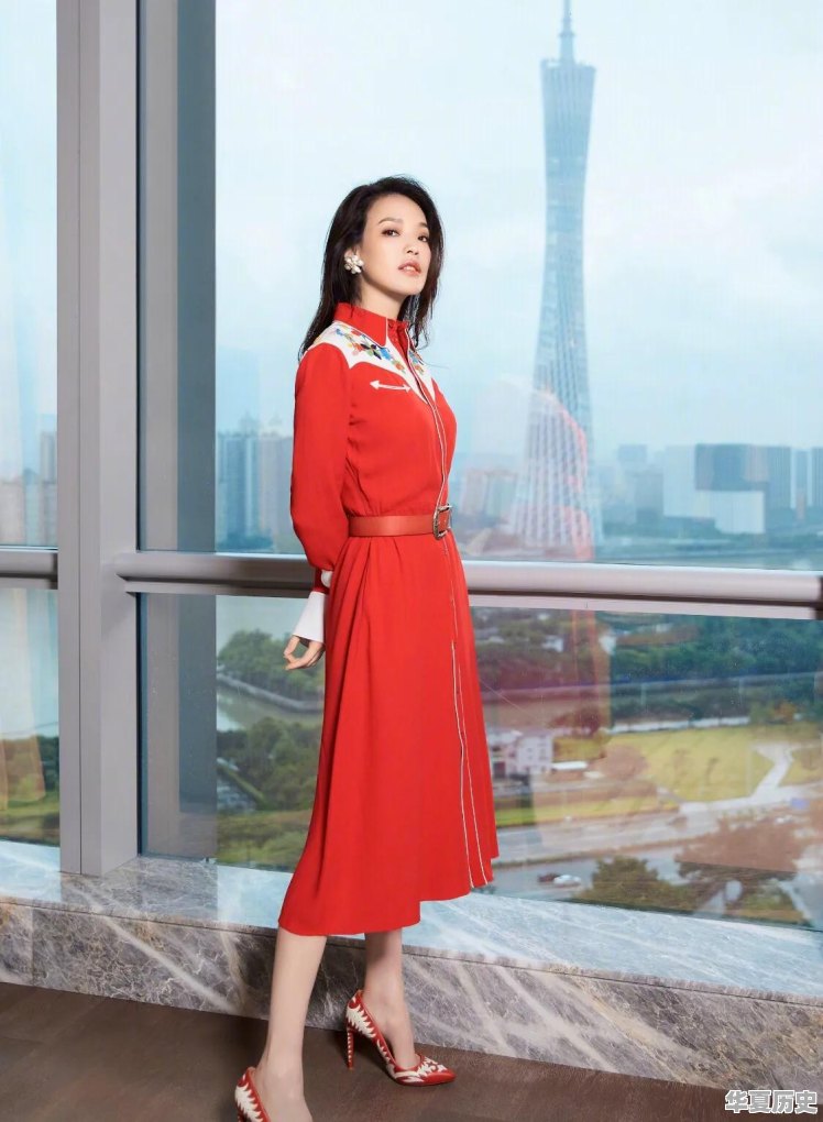 为什么三里屯有些端着高端相机和大长焦的人在那里拍照 - 华夏历史