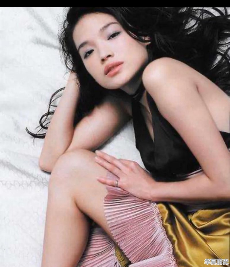 为什么三里屯有些端着高端相机和大长焦的人在那里拍照 - 华夏历史