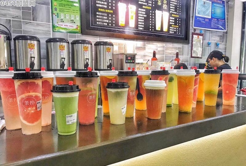 天氣熱了，現在準備要開一家奶茶店，2人經營，自己隨便做一個品牌可以嗎