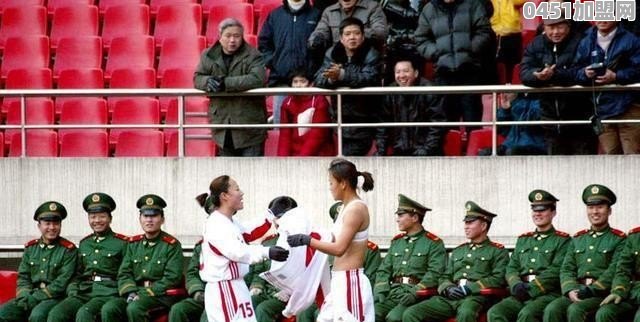 中国女足历史上第一位进球之后脱衣庆祝的球员有什么特别的故事吗