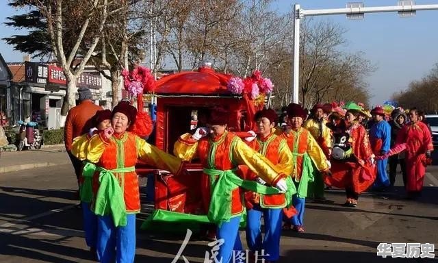 父亲一辈的许多习俗如挂灯，贴对联，炸牟糕，扫屋子，敬神灵等等你会继承下来吗 - 华夏历史