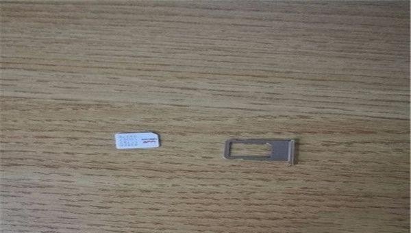 苹果13装卡的正确方法