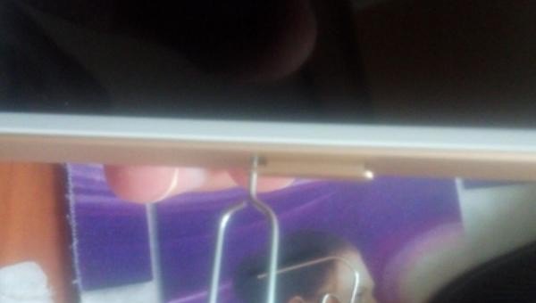 苹果13装卡的正确方法