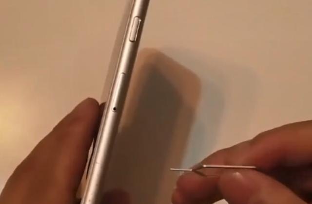 苹果13装卡的正确方法