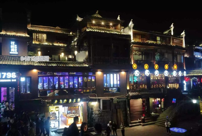 半夜钻进地里偷摘花生，石狮两名男子被抓获拘留, 你怎么看