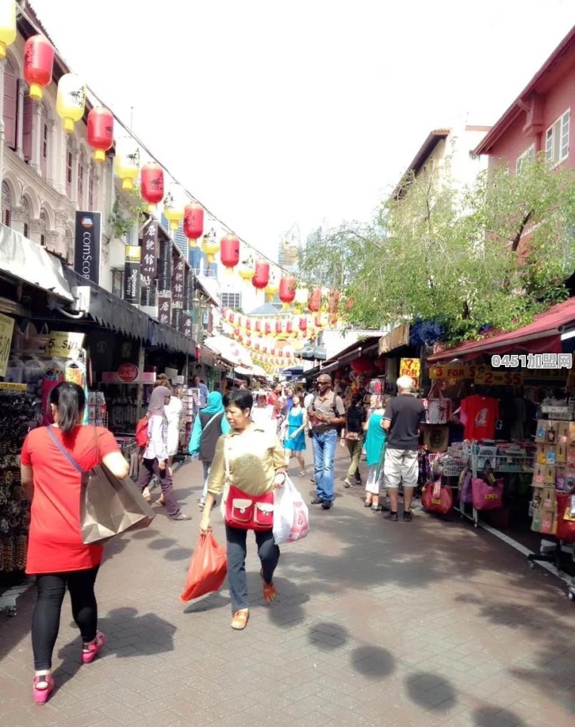 如果一个月能省下1500元，到今年七月份能两个人去新加坡吗