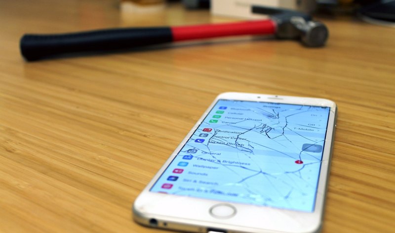 iphone手机屏幕碎了无法开机怎么解决这个问题