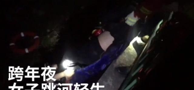 姑娘初吻被夺后跳河，难道男子就没有错吗 - 小牛游戏