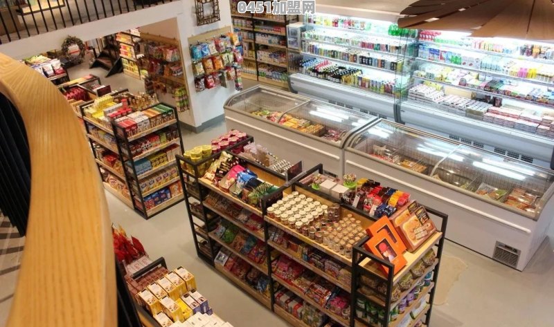 想开一家休闲服装加盟店，选址有什么技巧