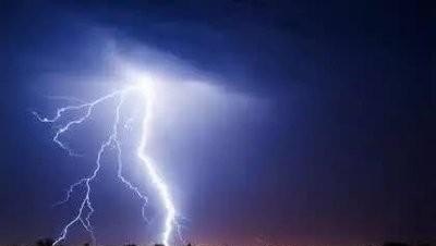 打雷的时候可以玩电脑或手机吗