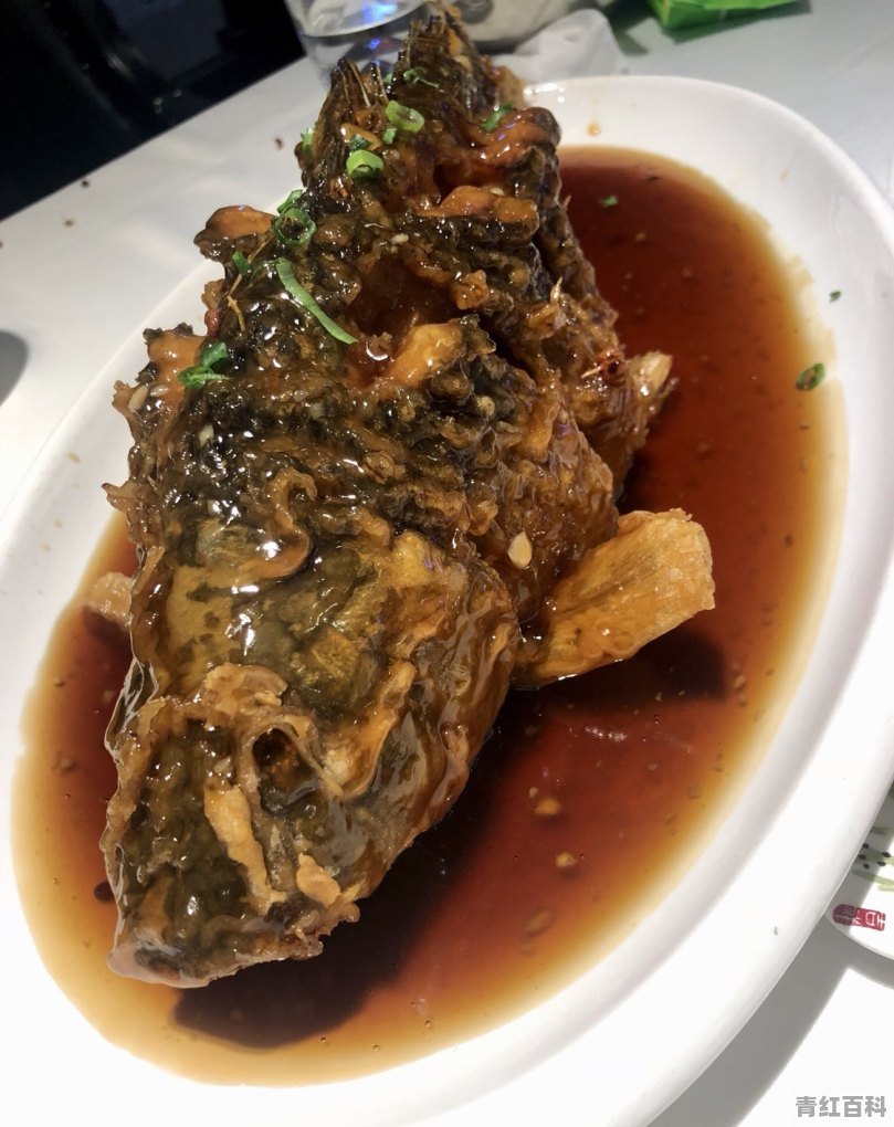 青岛金狮广场有迪桑特吗