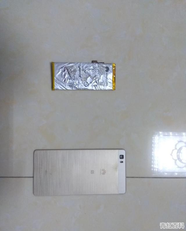 手机掉蹲厕里了应该怎么捡起来
