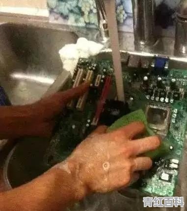 在完全断电的情况下 用水泡电脑主板 再完全晾干 有什么影响
